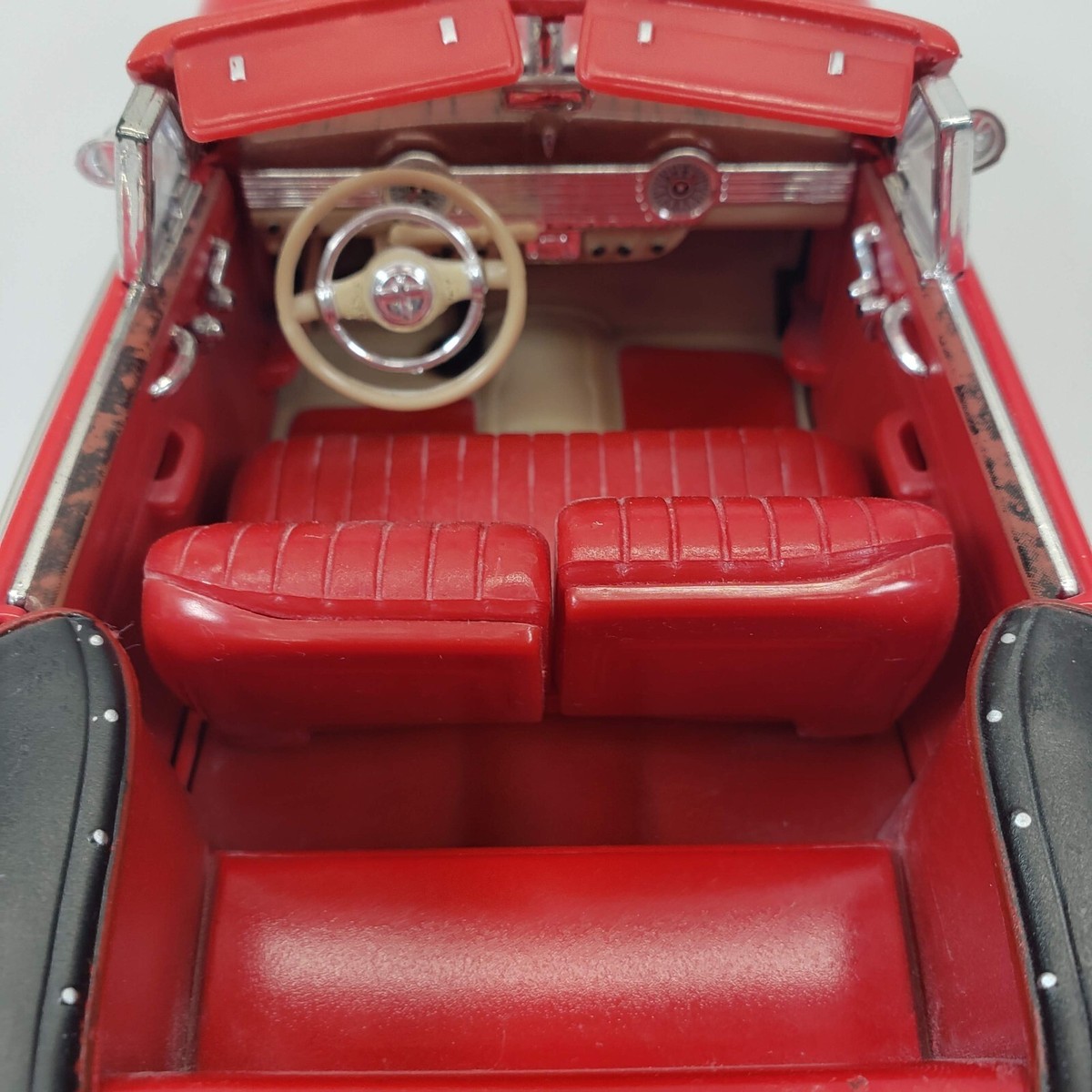 Welly 1/18 scale Diecast 9862W - 1941 Chevrolet Special
