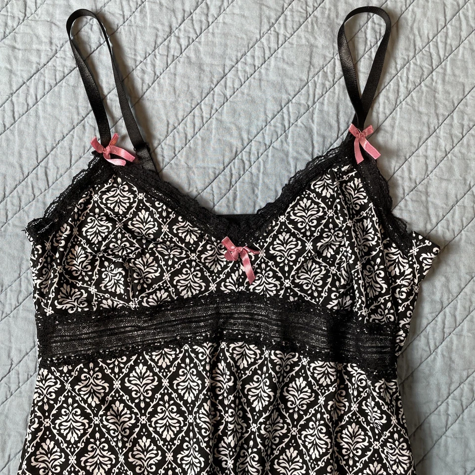 Camisón Laura Ashley Chemise camisón vestido sin mangas para mujer talla mediana gris floral Foto 2 de 4