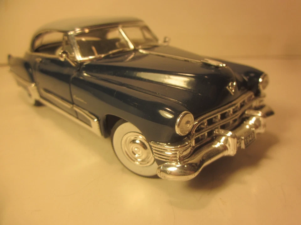 SIGNATURE DIECAST 1/32, LOT/2 CLASSIC'S ,'49 BUICK RDMSTER CONV., CADILLAC COUPE - Image 4 of 4