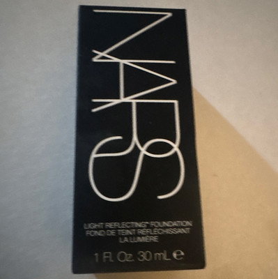 NARS Light Reflecting Foundation Light 3.5 Salzburg - 1 fl oz / 30 mL