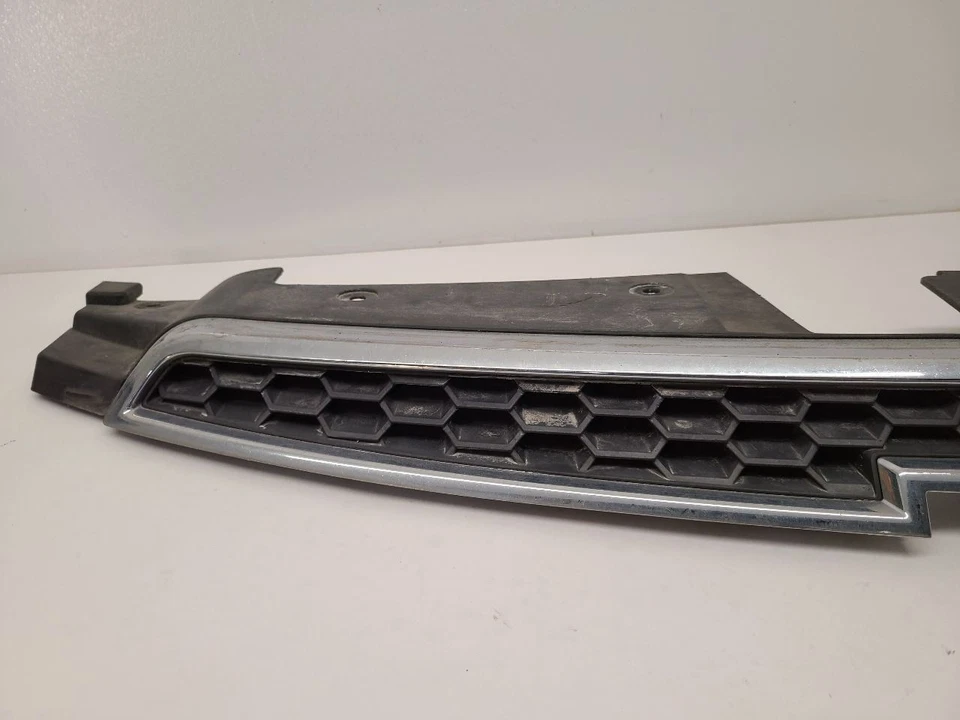 2011-2014 CHEVROLET CRUZE Grille Upper 96981100 11-14 - Image 3 of 4