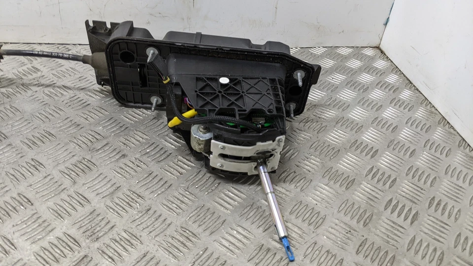 VOLKSWAGEN PASSAT TDI SE E4 4 DOHC Estate 5 puertas 2006 palanca de cambios 3C2713025 Foto 4 de 4