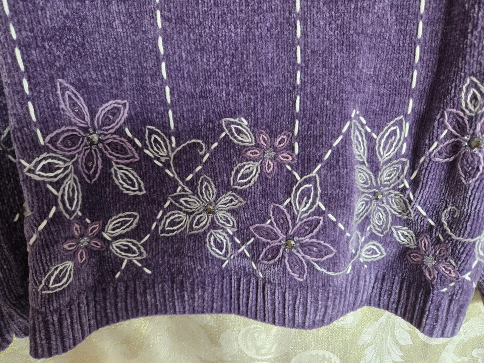 Suéter para mujer ALFRED DUNNER Lake Geneva ciruela de azúcar bordado púrpura PetiteLG Foto 3 de 4