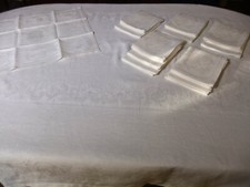 Service table XIXe damas à motif placé de feuillage nappe 2m05 x 1m55 + 12 serv.