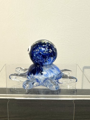 Pisapapeles Dynasty Gallery Blue Glow in the Dark Glass Pulpo, vidrio soplado a mano - Imagen 3 de 13