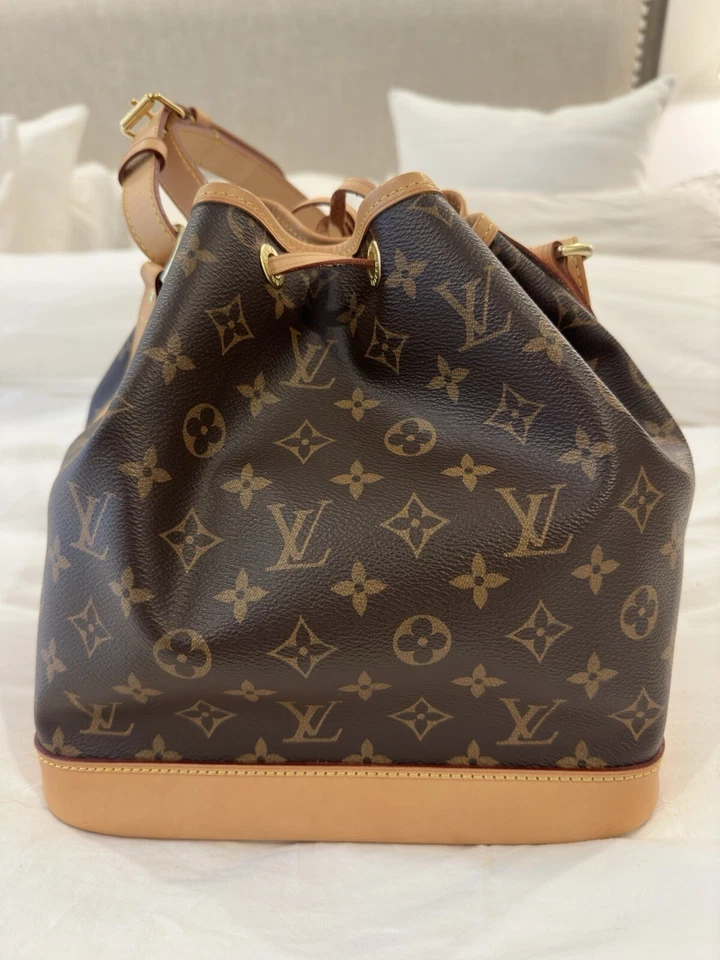 Bolso de Hombro Louis Vuitton LV Monograma Petit Noe Nuevo Foto 3 de 4
