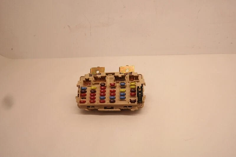 2004 Nissan Xterra caixa de fusíveis relé junção módulo de controle interno - Imagem 2 de 4