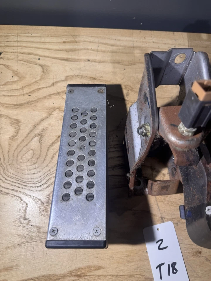 03-08 Nissan G35 350Z Manual Trans MT Brake And Clutch Pedal Set Oem - Image 2 of 4