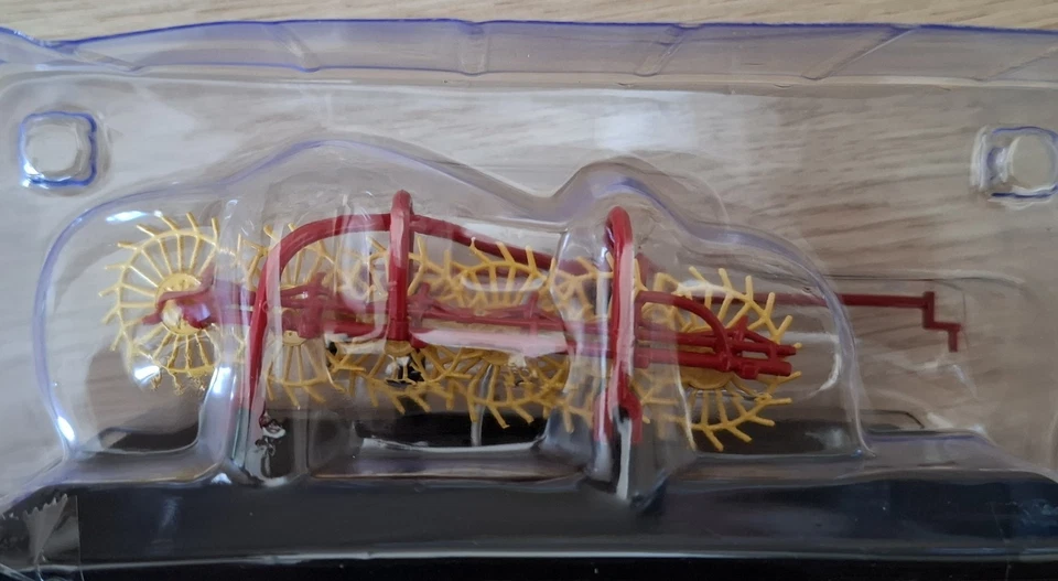 Hachette 1:43 - Iconic Tractors - Tedder-Raker - Image 2 of 3