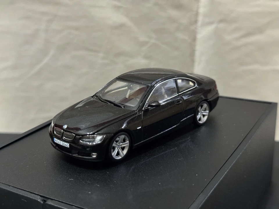 AUTOART BMW 3er SERIES E92 1:43 CONCESSIONARIO DEALER BOX WITH LED WORKING RARE - Immagine 3 di 4