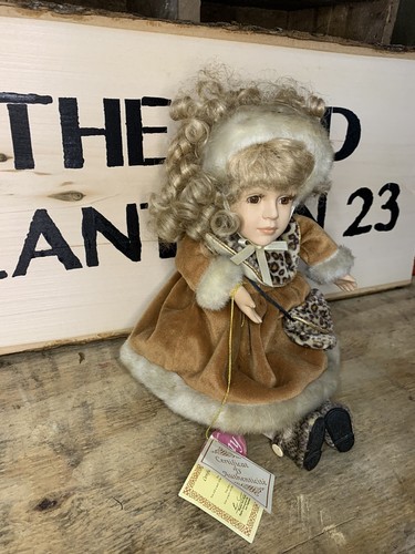 Bambola di porcellana carica da collezione Tiffany scelta bella bambina suona musica - Foto 17 di 21
