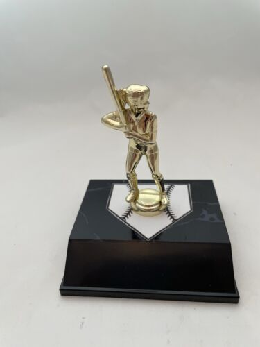 4.5" GIRLS BASEBALL TROPHY ON A BLACK BASE GOLD COLOR FIGURE PERSONALIZED - Picture 5 of 7