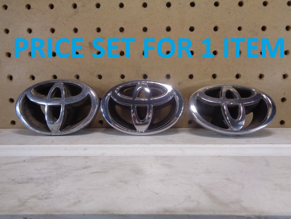 2001-2002 Toyota Corolla LE CE S AND Front Emblem | 75311-02080 