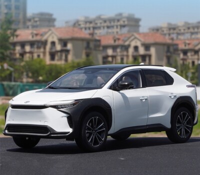 ミニカー 1/18 トヨタ bZ4X 2022 ホワイト 1/18 Scale Toyota bZ4X SUV 2022 White Diecast Car Model Toy
