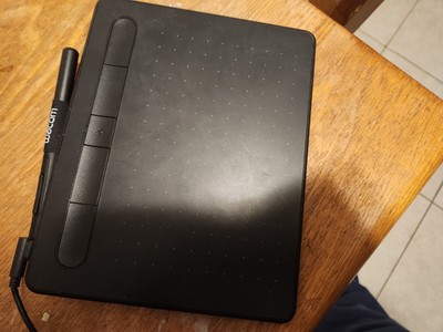 Wacom Intuos CTL-4100 Small Drawing Tablet - Black Used small scratches