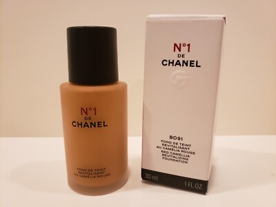 Chanel #1 De Chanel Red Camellia Revitalizing Foundation #BD91 1 Fl Oz
