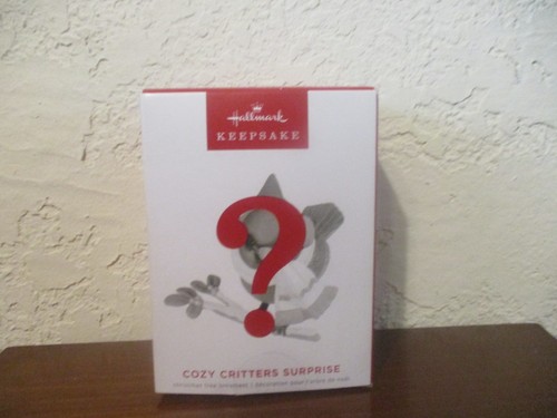 2022 Hallmark Keepsake Cozy Critters Surprise Blue Scarf Ornament NIB - Picture 3 of 4