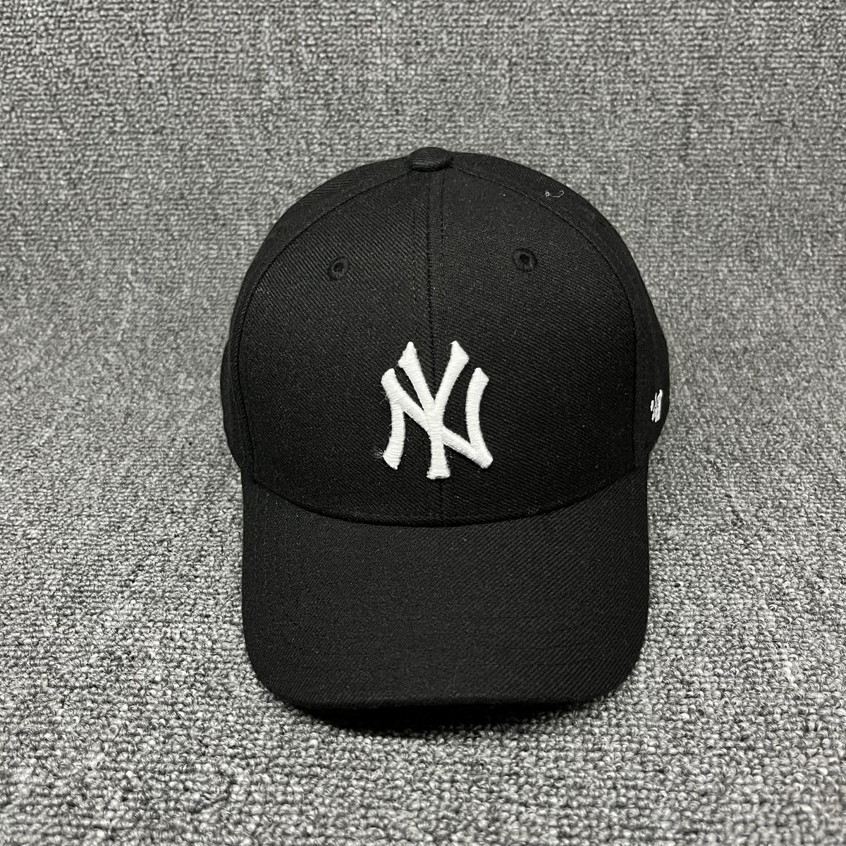 New York Yankees '47 Brand MVP Hat Black Adjustable Hook & Loop Strapback Cap