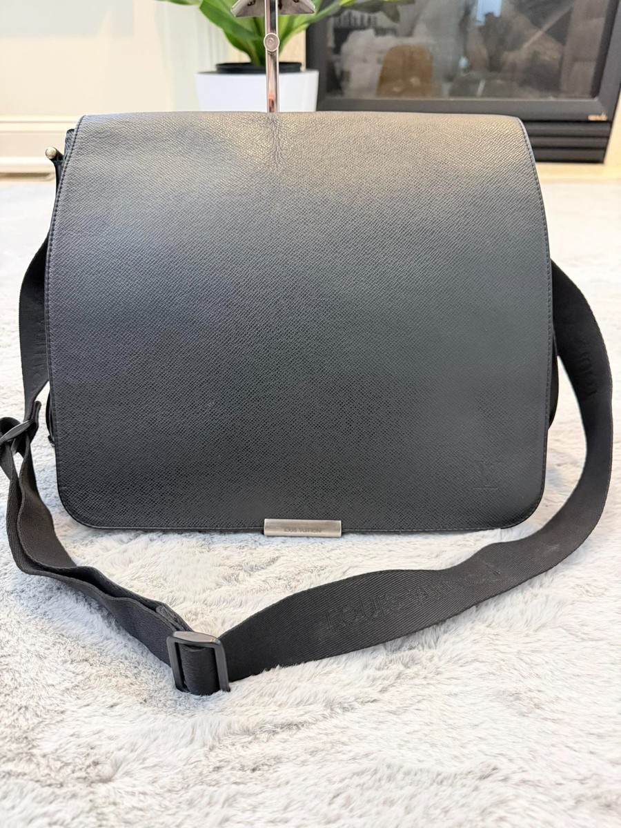 Louis Vuitton Viktor Messenger Bag Black Taiga Leather Crossbody