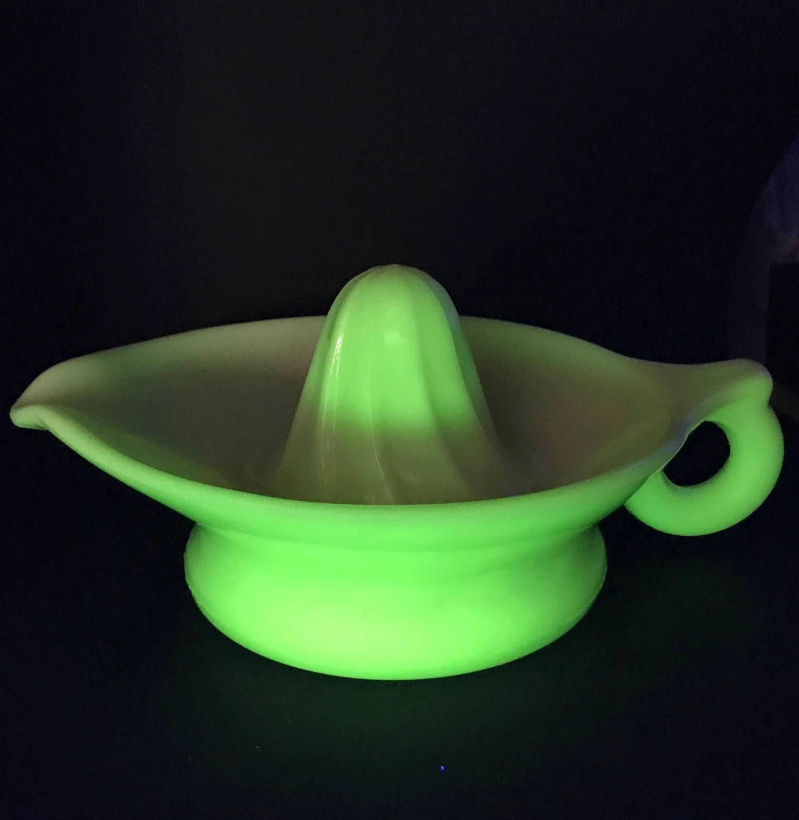 Vintage McKee Yellow Custard Glass Citrus Juicer Reamer w/Logo Uranium N-330A