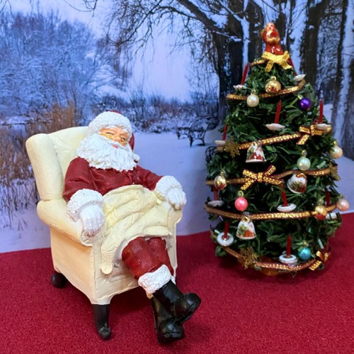 Puppenhaus Miniatur schlafender Weihnachtsmann im Stuhl Maßstab 1:12 - Bild 4 von 7