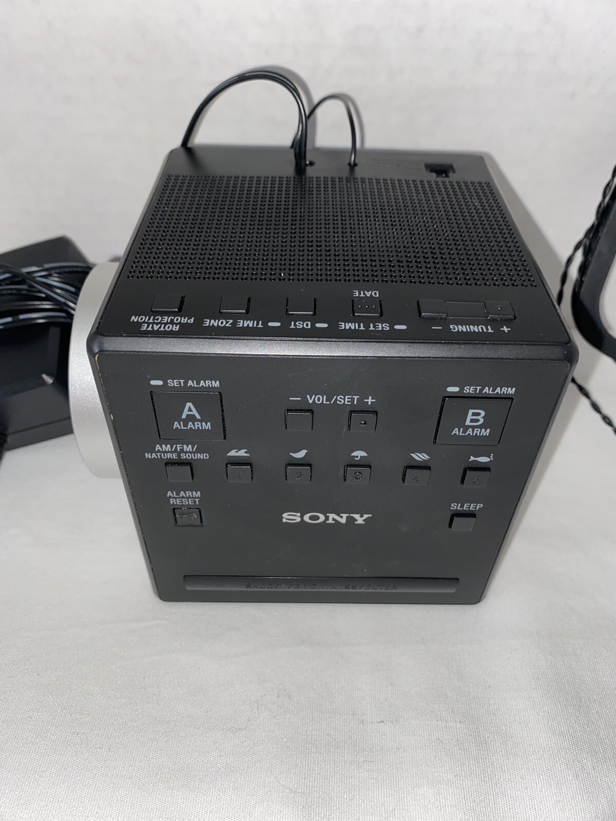Sony AM FM Radio Alarm Projection Clock ICF-C1PJ LCD Display USB Connection