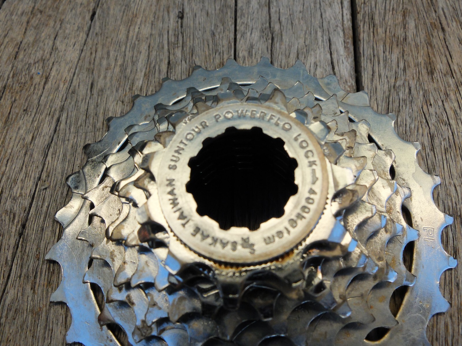 Cassette Suntour CS-AP20-S7 7 Vitesses – NOS Vintage – Pignons 11-24 Dents – Acier Japon