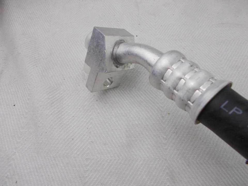 Manguera de succión de refrigerante de aire acondicionado resistente T56727 Foto 3 de 4