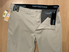 Roundtree & Yorke Size 42X32 Beige Performance Golf Pants Flat Front Stretch NWT