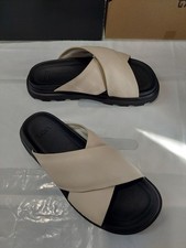 UGG Women's Capitelle Crossband Beige/Black Leather Sandal Size UK5 EU38