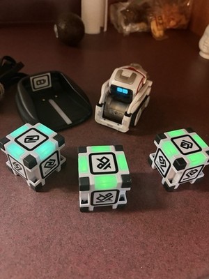 Cozmo Robot By Anki Gen 1 600mah Upgrade. Full Set Read!!