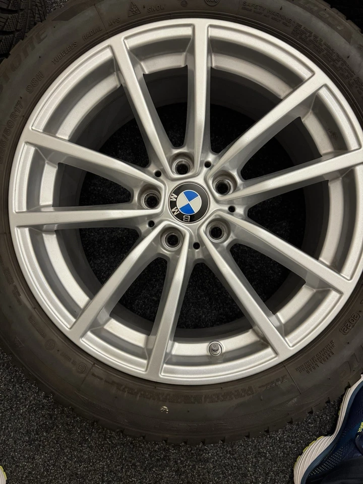 BMW 320 Alu-Winterkompletträder kaum gebraucht , 225/50/98 H XL aus 2022 - Bild 2 von 4