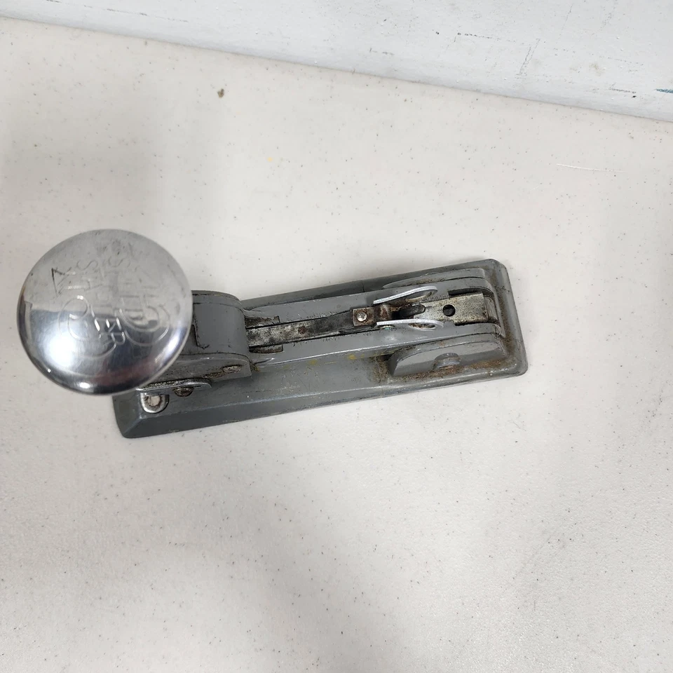 Grapadora de escritorio vintage Swingline #13 gris metal retro industrial cabezal de empuje redondo Foto 2 de 4