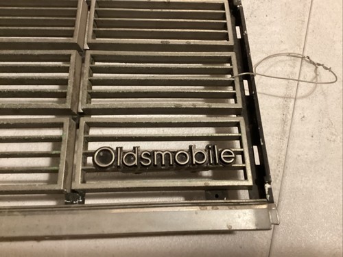 1983 Oldsmobile Delta 88 Left Side Grille GM 22516239 - Bild 6 von 15