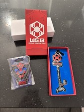 Lot Clé Key et Pin’s Collector Spiderman WEB Avengers Campus Disneyland Paris EL