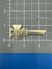 VINTAGE ORIGINAL YALE & TOWNE Y2 6 PIN NICKEL SILVER CROSS KEY BLANKS YALE 999AB