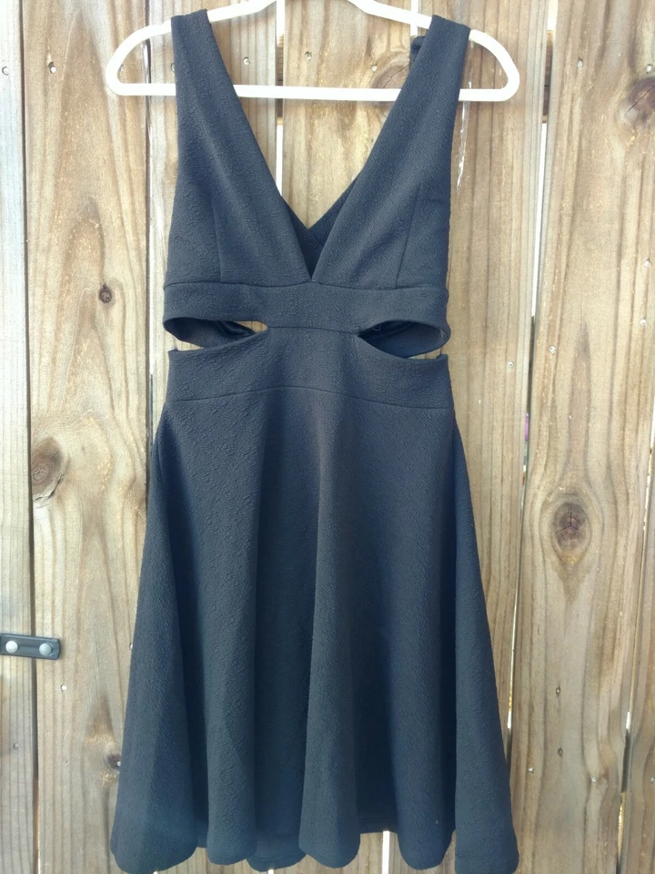Vestido HYPE talla L negro sin espalda y halter Foto 2 de 4