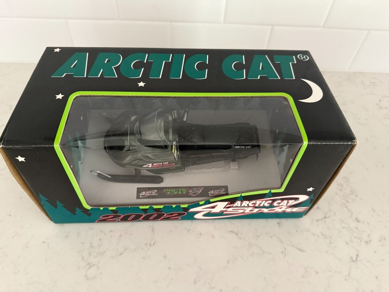 2002 Artic Cat 4 Stroke Snowmobile, Limited Edition 1 of 3000, Diecast 1/18 NIB