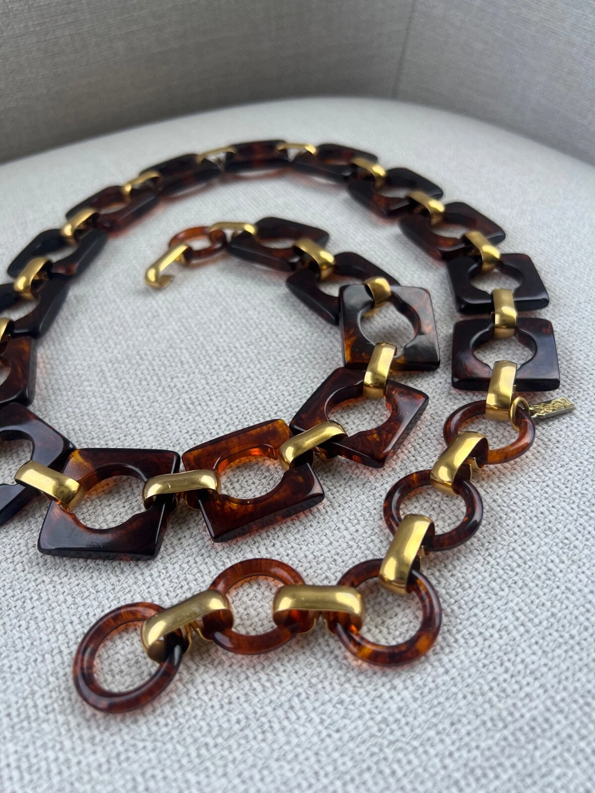 SAINT LAURENT (YSL) Collana Yves Saint Laurent Francia Lucite usata in ottime condizioni YSL VINTAGE cintura tartaruga oro