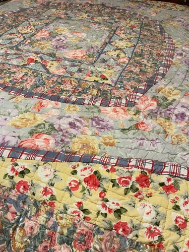 J. Clayton International Quilt Floral Patchwork - Queen Size - Rare