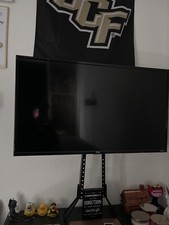 Black Roku 32 Inch smart Tv Including tv stand