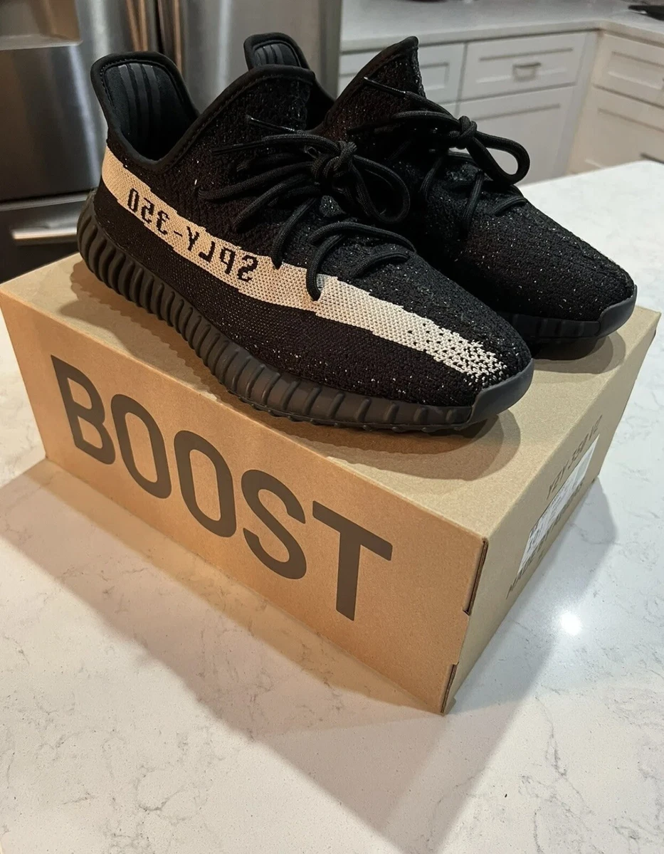 Size 10.5 - adidas Yeezy Boost 350 V2 Oreo