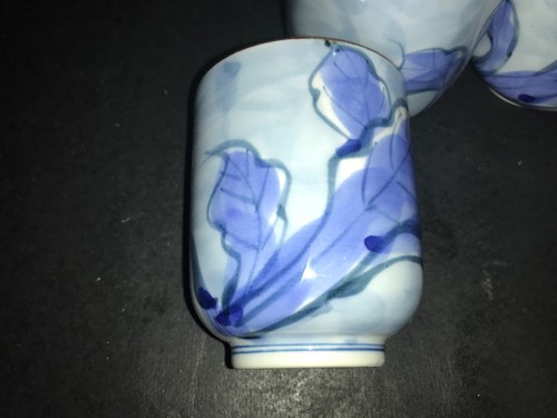 Japan pottery 4 CUPS MUGS BLUE WILLOW FLOWERS BROWN TRIM 3” TALL - Picture 2 of 3