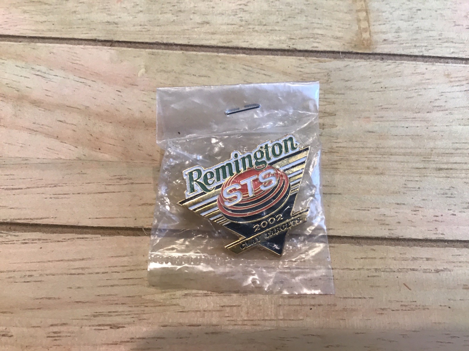 VTG Remington ARMS Shotgun Lapel Pin Hat 2002 Clay Targets Grand American STS