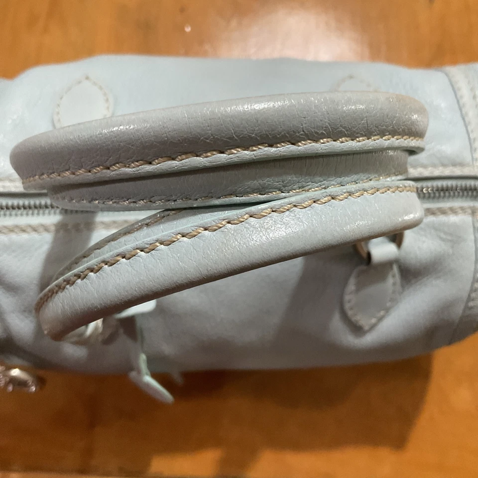 Bolso de Mano Valentino Garavani Cuero Azul Aqua Motivo V Accesorios de Metal de Japón Foto 2 de 4