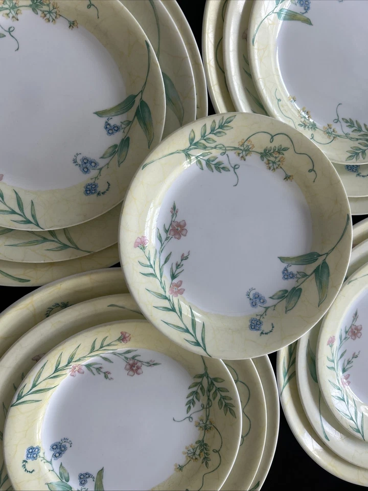 23 platos amarillos para almuerzo y pan Corelle SUN GARDEN * leer bordes ásperos* Foto 4 de 4