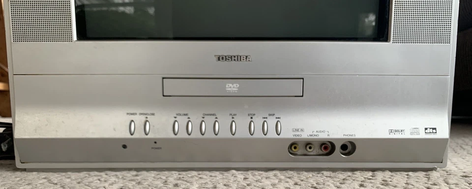 Toshiba 14" MD14F51 TV DVD Combo Pantalla Plana CRT TV Entradas Frontales - Retro Gaming Foto 3 de 4
