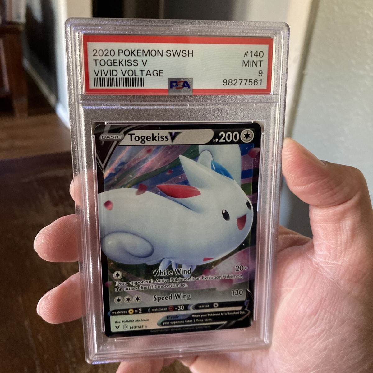 Togekiss V 140/185 Pokemon Vivid Voltage Sword & Shield Ultra Rare