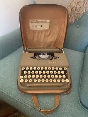 Vintage Smith Corona SKYRITER Portable Manuel Typewriter w/ Leather