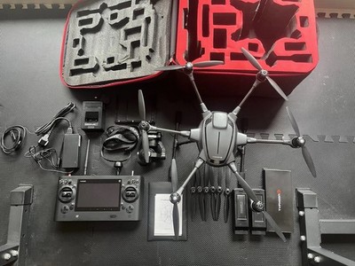 Yuneec Typhoon H mit Zubehör-Rucksack & 2 Akkus   wenig geflogen